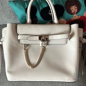 White/beige Mk purse